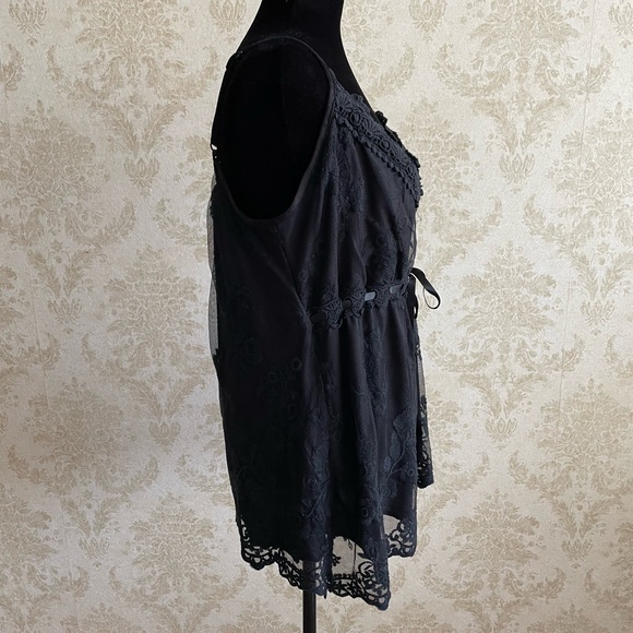 Bella lace top - Picture 2 of 8